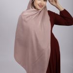 Queen Pink Velvet Chiffon Hijab Image