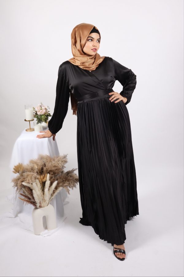 Siyah Luxury Satin Pleated Abaya Dress