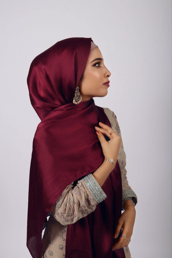 Wine Muna Satin Hijab
